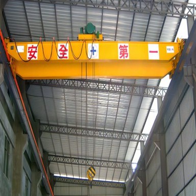 Overhead Crane Lift
